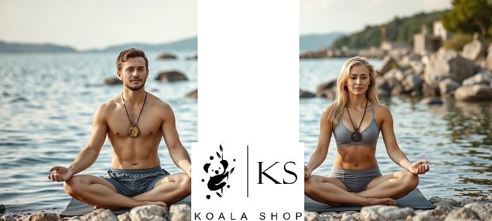 Couple amoureux qui méditent au bord de l'eau avec des bijoux Koala-Shop