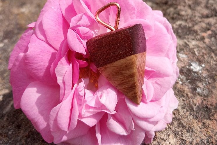 La beauté naturelle des bijoux en bois Koala Shop