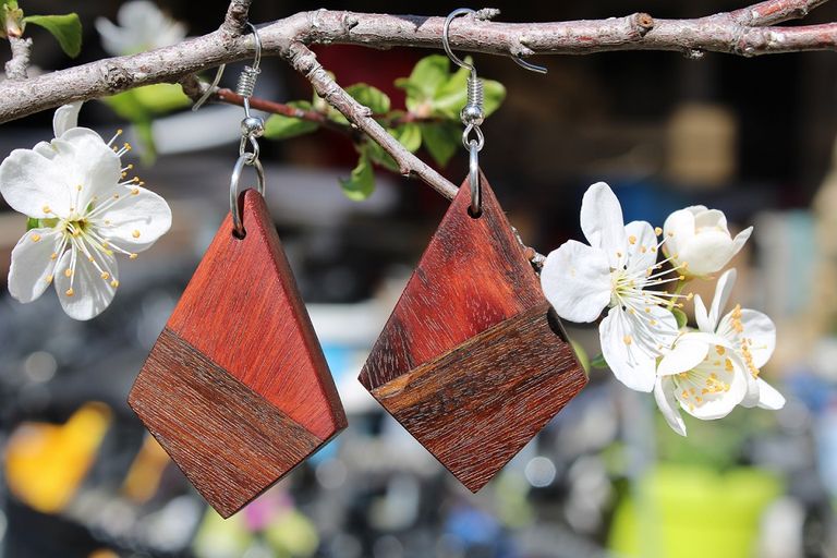 L'élégance naturelle: l'artisanat écoresponsable des bijoux bois Koala Shop