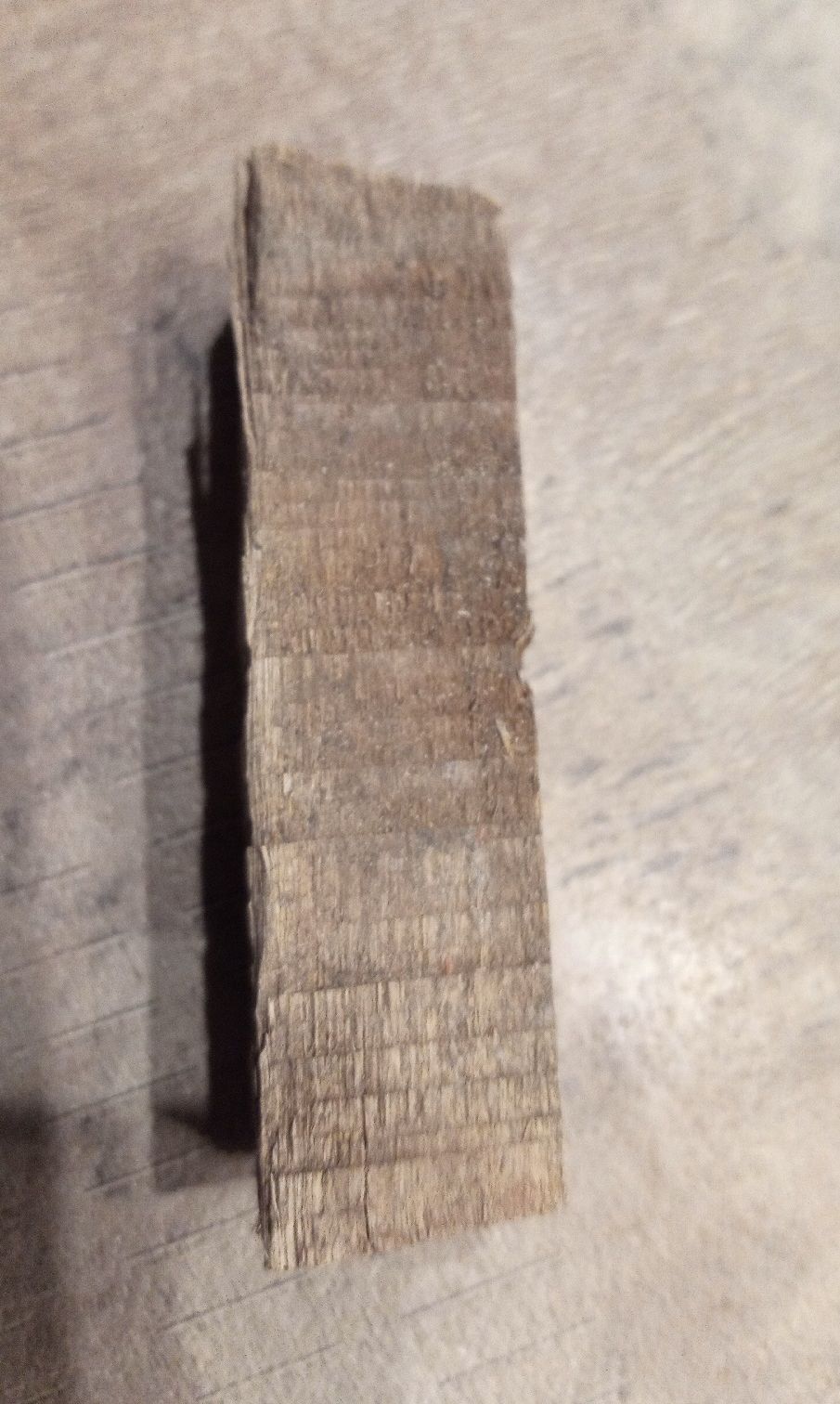 Pendentif en bois à l'état brut