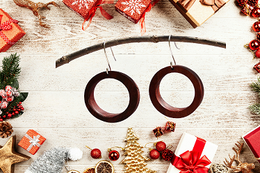 Offrir des Créoles en Bois pour Noël : Un Cadeau Élégant et Romantique