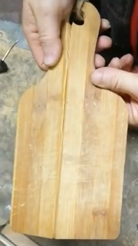 Planche à découper coupée en deux