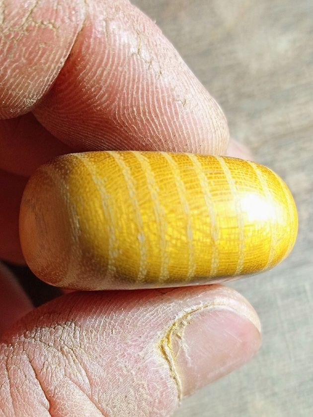 Pendentif, médaillon en oranger des osages